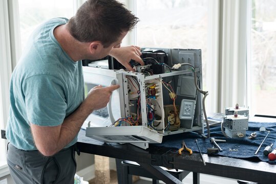 Professional Microwave Repair in Johns Creek, GA